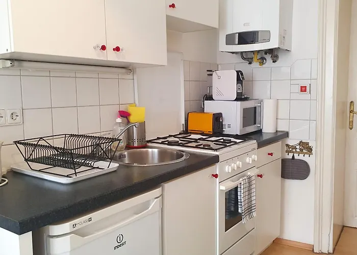 דירה Quiet 2-room Flat, Walking Distance To Centre