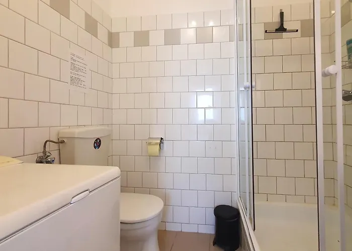 Quiet 2-room Flat, Walking Distance To Centre *