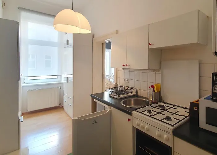 Quiet 2-room Flat, Walking Distance To Centre דירה
