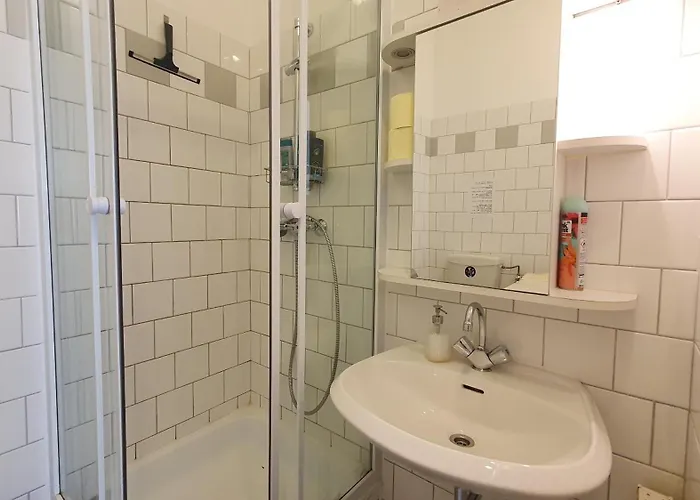 Quiet 2-room Flat, Walking Distance To Centre דירה *