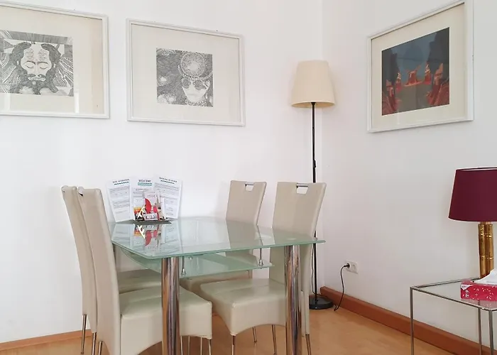 Quiet 2-room Flat, Walking Distance To Centre * וינה