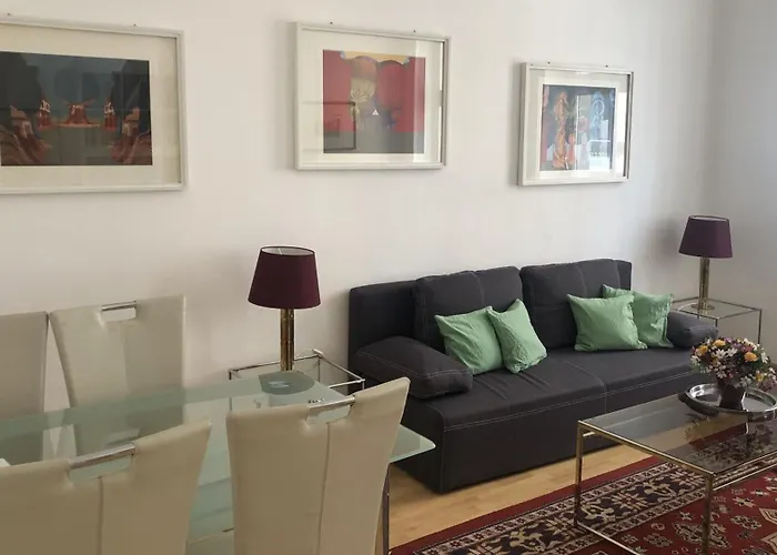 Quiet 2-room Flat, Walking Distance To Centre דירה *